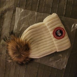 Canada goose beanie, white